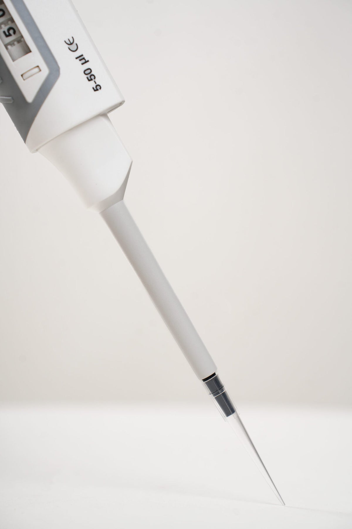 Vertex Premium Fully Autoclavable Micropipette with 4-Digit Display