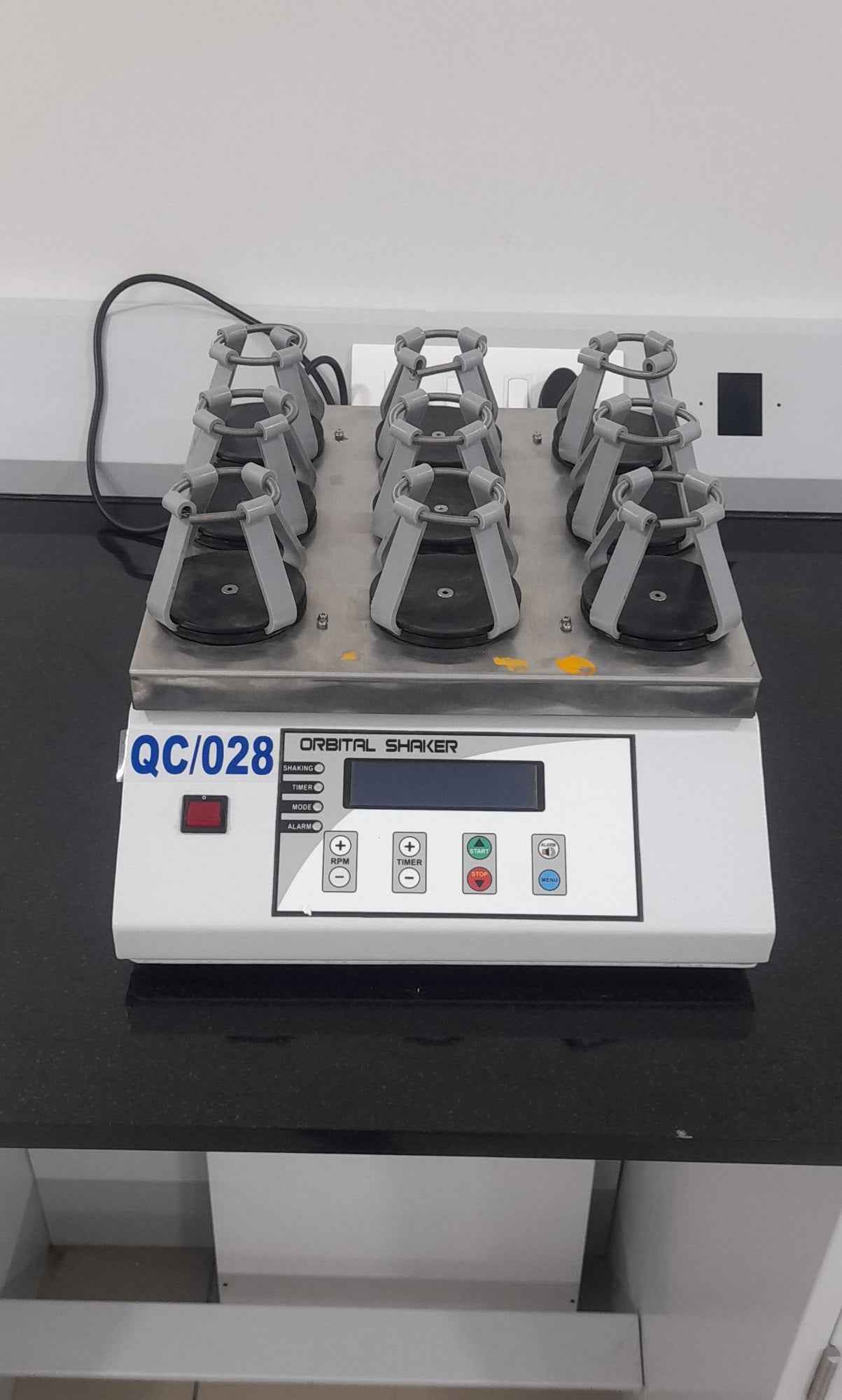 Orbital Shaker 9 flask capacity I Rotary Shaker - Labmart.in