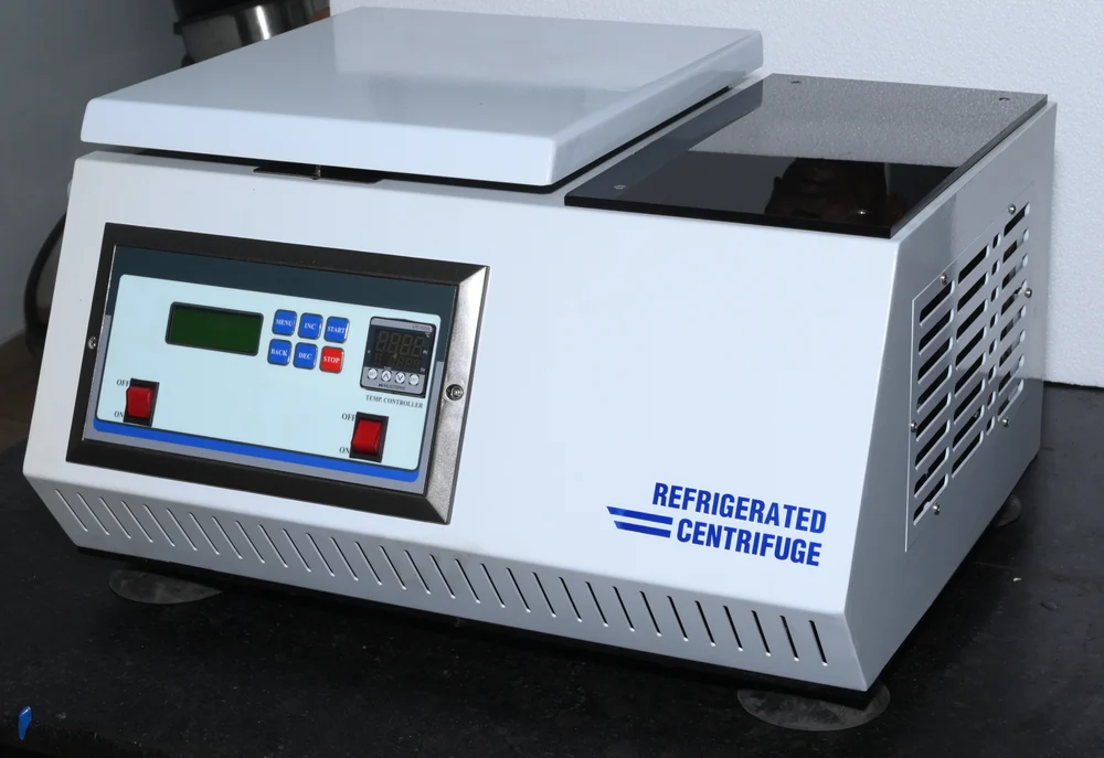 Digital Refrigerated Centrifuge Machine - Labmart.in