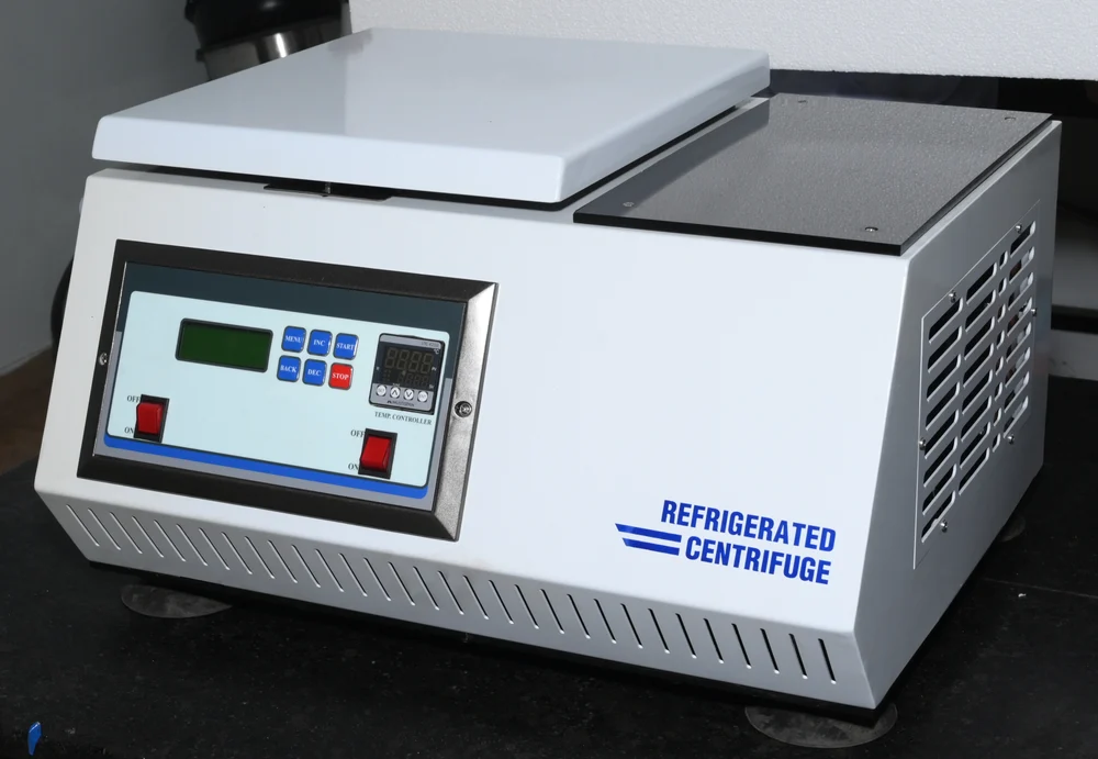 Digital Refrigerated Centrifuge Machine - Labmart.in